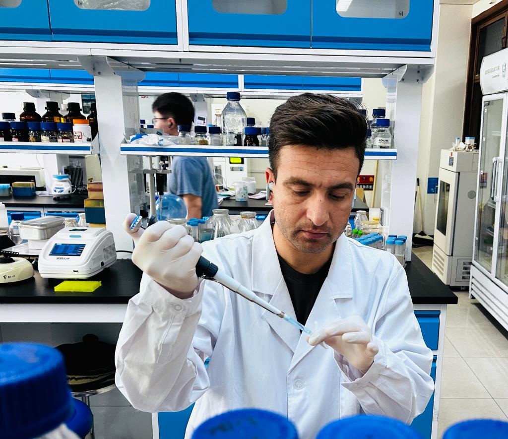 生命秘境中的追光者 訪生命科學學院來華留學生Aamir Sohail的生物飼料研發之路